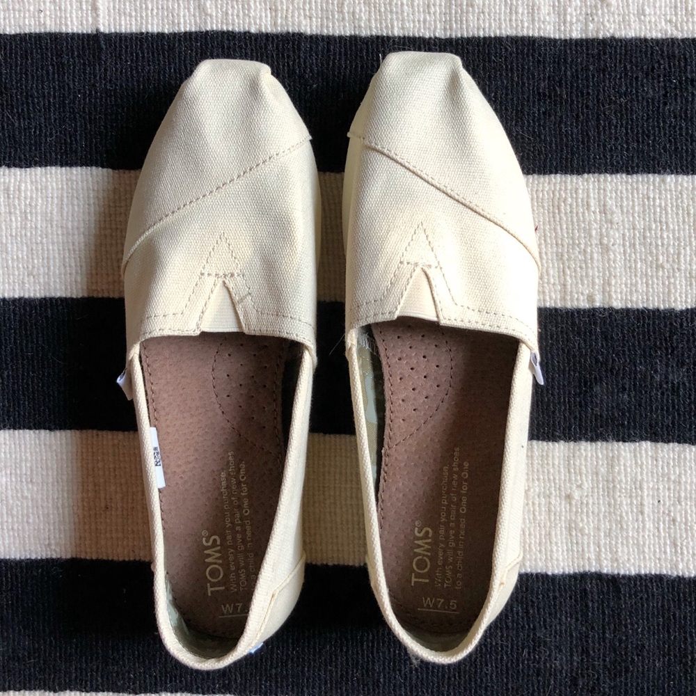 Cream colored Tom’s 7.5 BRAND NEW